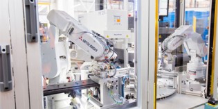 Mitsubishi Electric synchronises twin robots in cell