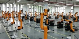 Acrovision combines low cost cobot with vision