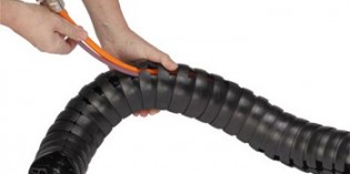 Triflex RS for compact cable guidance on robots