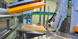 Robotic handling solution for syringe packaging