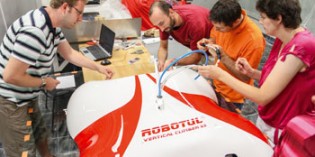 Servo drives help service robot scale negative slopes