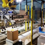 Robot arm handles bags, boxes crates and trays