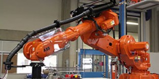 Igus Triflex energy chain for palletizing robots