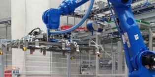 Yaskawa robot talks with Siemens PLC in food logistics