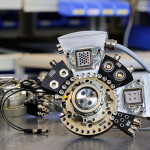 Three-way concept for tool changer suitable for all robot brands