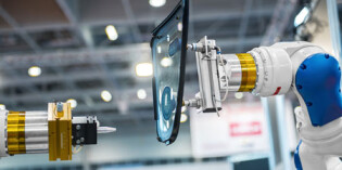 Cobots versus industrial robots – what’s the difference?