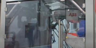 Robots pick fragile snack product at high speed