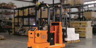 Heavy-duty AMR tugs and forklifts offer high payloads