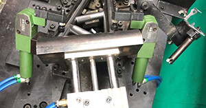 Pneumatic clamps for automation and robotics