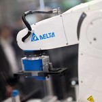 Control solution for articulated arm robots