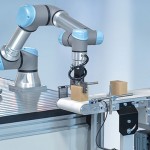 Belt conveyors controllable by UR cobots