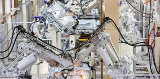 EU auto sector sees sharp drop in robot adoption